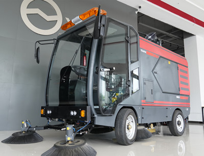 駕駛式掃地機(jī)